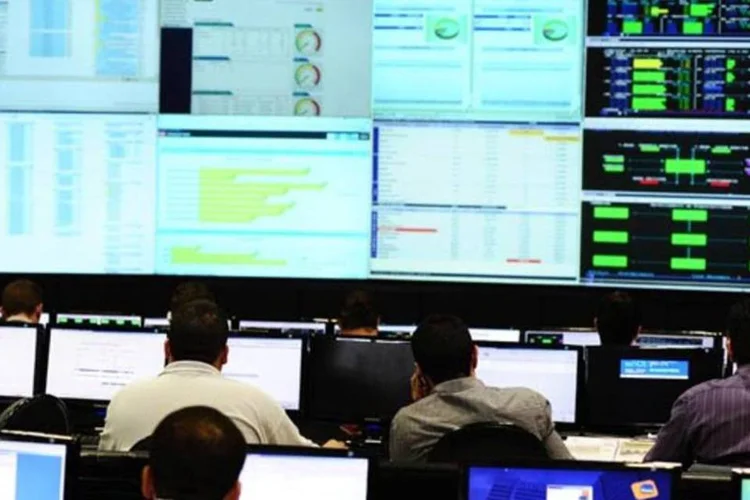 Centro de controle do Itaú: oferta elevou emissões brasileiras no ano a US$ 10,9 bi (Alexandre Battibugli/INFO)