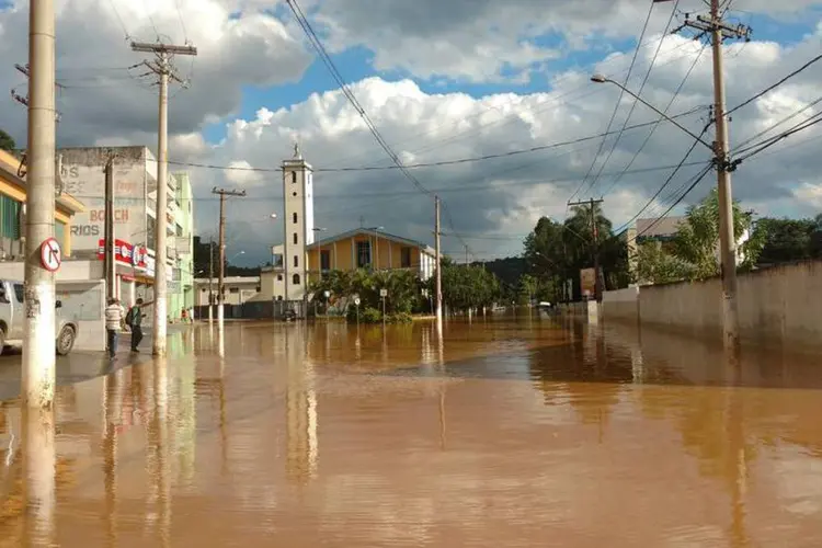 
	Centro de Franco da Rocha: o volume de &aacute;gua agravou as inunda&ccedil;&otilde;es do munic&iacute;pio de Franco da Rocha
 (Rita Azevedo/EXAME.com)