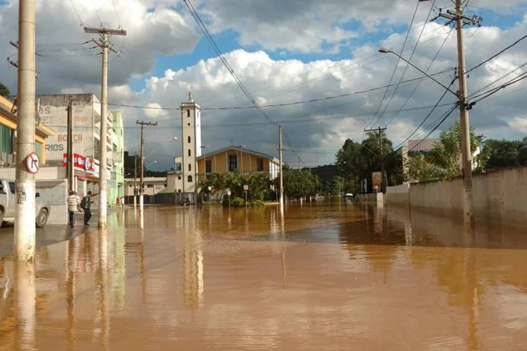 
	Centro de Franco da Rocha: o volume de &aacute;gua agravou as inunda&ccedil;&otilde;es do munic&iacute;pio de Franco da Rocha
 (Rita Azevedo/EXAME.com)