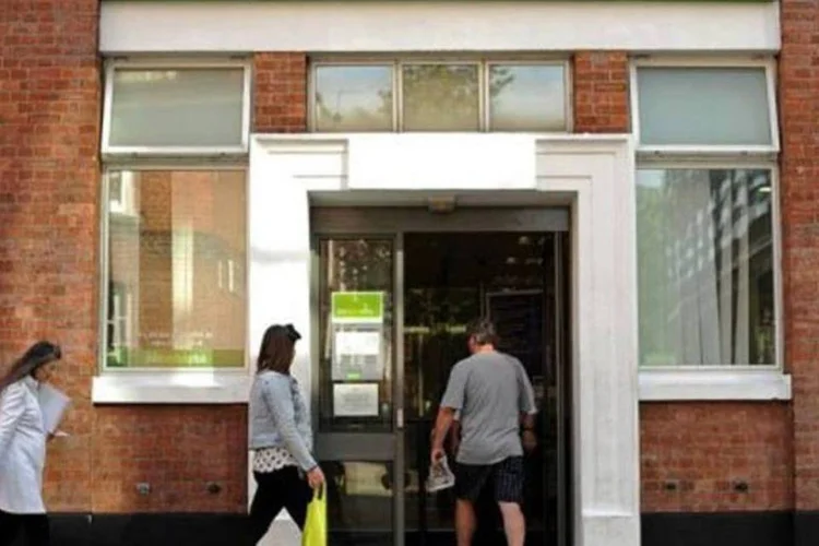Agência de emprego em Londres: jovens entre 16 e 24 anos são os mais afetados (Ben Stansall/AFP)