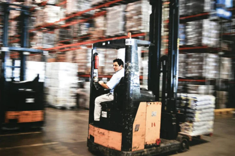 Centro de distribuição da Kimberly, em São Paulo: empresa, por exemplo, irá reduzir seus recursos florestais em 50 por cento e usar em vez deles fibras alternativas até 2025 (Alexandre Battibugli/EXAME.com)