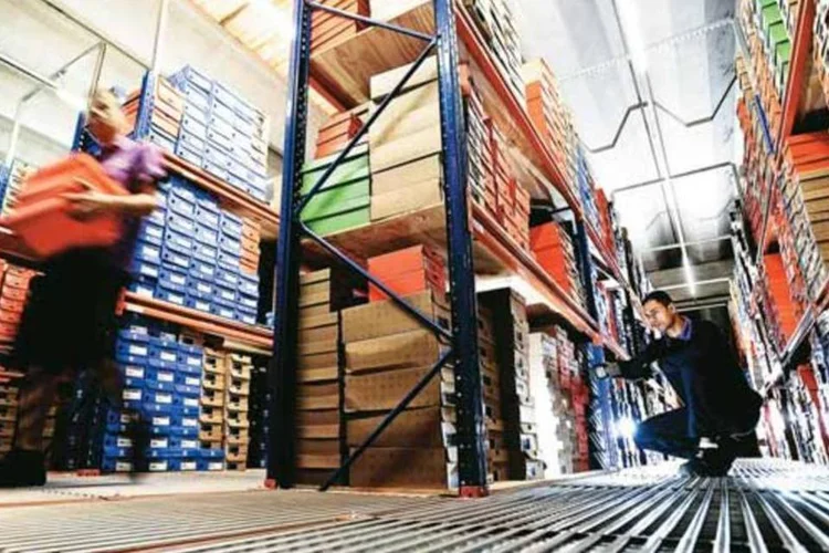 
	Centro de distribui&ccedil;&atilde;o da Netshoes em S&atilde;o Paulo: depois de preju&iacute;zo em 2012, empresa lan&ccedil;a m&atilde;o de novos procedimentos para ficar no azul
 (Alexandre Battibugli/EXAME.com)