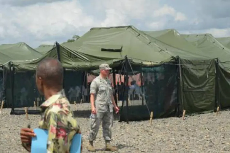 Centro de Tratamento do ebola montado pelo Exército americano na Libéria (Zoom Dosso/AFP)
