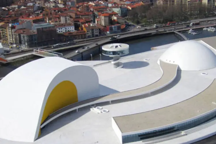 Centro Niemeyer, primeira obra de Oscar Niemeyer na Espanha (Centro Niemeyer)