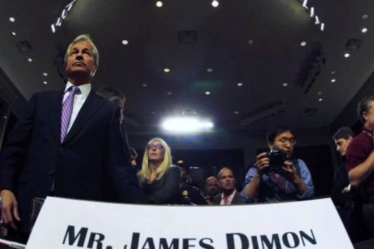 Jamie Dimon, presidente do JPMorgan (à esquerda, de cabelo branco): as atividades do banco criaram grandes distorções nos índices de referência corporativos da Europa (Larry Downing/Reuters)