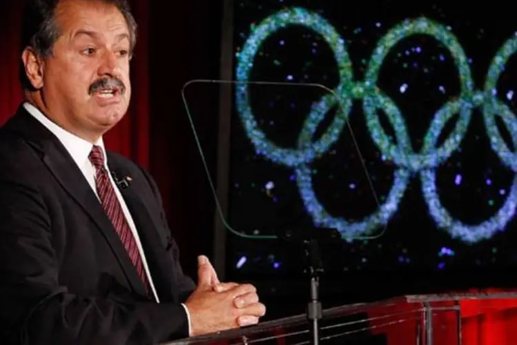 Andrew Liveris, CEO da Dow, durante anúncio de patrocínio ao COI em 2010 (Getty Images)