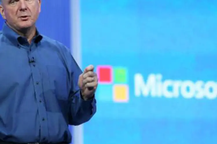 
	CEO da Microsoft, Steve Ballmer: executivo disse que se aposentar&aacute; enquanto companhia realiza a transi&ccedil;&atilde;o para focar-se em dispositivos e servi&ccedil;os
 (AFP)