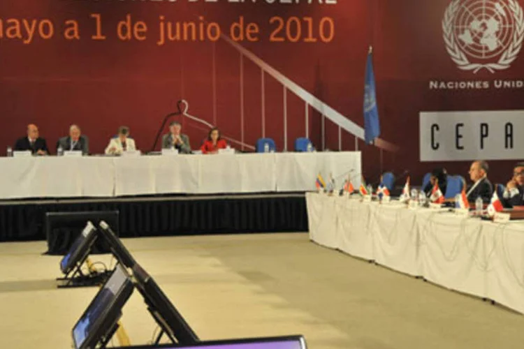 
	Cepal revisou em baixa a proje&ccedil;&atilde;o do crescimento econ&ocirc;mico da regi&atilde;o para 2015, estimando em 1% o aumento do Produto Interno Bruto regional
 (.)
