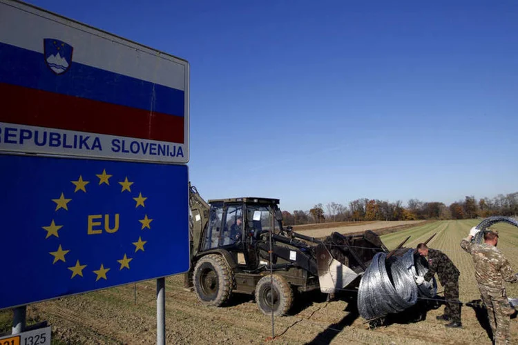 
	Migrantes barrados: &quot;O problema n&atilde;o &eacute; t&atilde;o grande, s&atilde;o 162 pessoas&quot;, comentou ministro do Interior croata
 (Srdjan Zivulovic / Reuters)