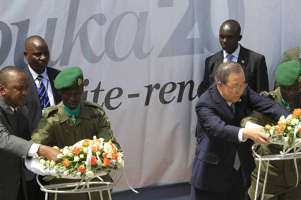 Ban diz nunca mais a ruandeses em cerimônia do genocídio