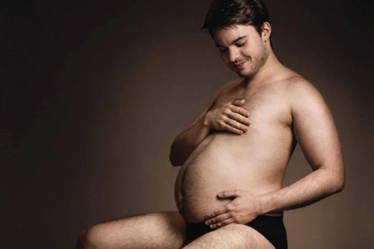 Anúncio da Bergedorfer Bier: humor com a "barriga de cerveja" (Reprodução)