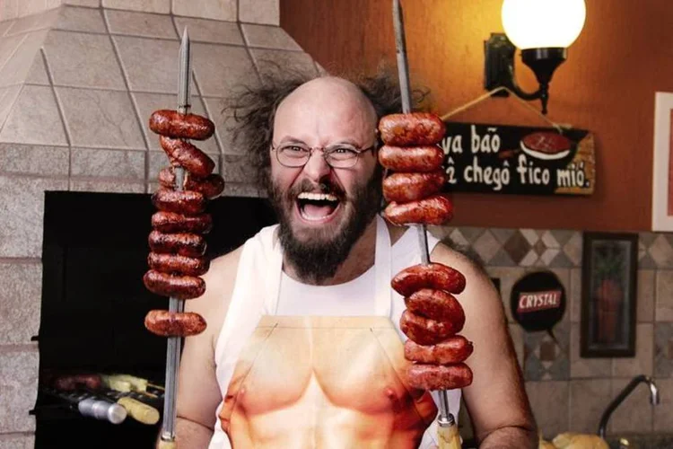 
	Churrasco Rep&oacute;rter: A s&eacute;rie no YouTube contar&aacute;, de maneira irreverente e c&ocirc;mica, situa&ccedil;&otilde;es que acontecem em churrascos de amigos
 (Reprodução)