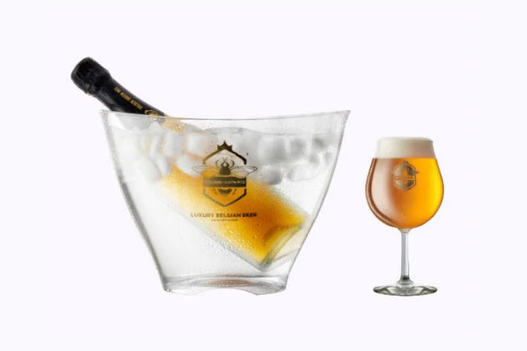 Cerveja com lascas de ouro tem 8,8% de teor alcoólico (Divulgação)