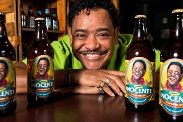 
	Cerveja &ldquo;Inocente&rdquo;, inspirada no cantor de ax&eacute; Cumpadi Washington
 (João Alvarez/Divulgação)