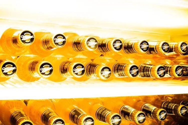 Cerveja Miller, vendida no Brasil por parceria entre a SABMIller e a Cervejaria Petrópolis, passará para Molson Coors (Divulgação/Facebook oficial)