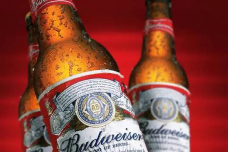 
	Cervejas da Budweiser: uma das patrocinadoras oficiais da Copa do Mundo 2014, a marca de cerveja promete trazer consumidores europeus ao Brasil
 (Divulgação/Budweiser)