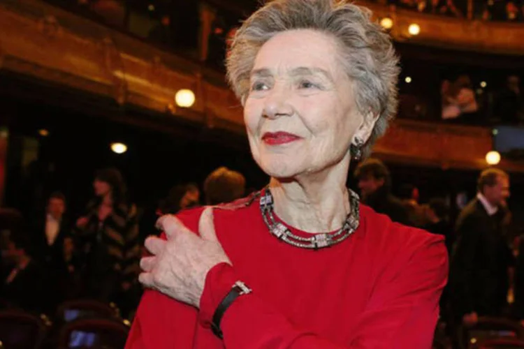 
	A atriz francesa Emmanuelle Riva, na cerim&ocirc;nia de entrega do pr&ecirc;mio: Riva, que no domingo, dia de seu 86&ordm; anivers&aacute;rio, poder&aacute; faturar um Oscar
 (AFP/ / Patrick Kovarik)