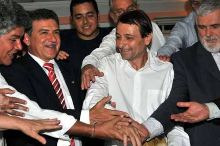  Cesare Battisti, com congressistas brasileiros: Lula deve decidir seu futuro até o fim do ano (Arquivo/AGÊNCIA BRASIL/Agência Brasil)