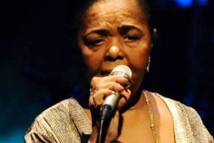 O grande público descobriu a cantora quando tinha 50 anos, graças a seu terceiro álbum, "Miss Perfumado"
 (Jewel Samad/AFP)