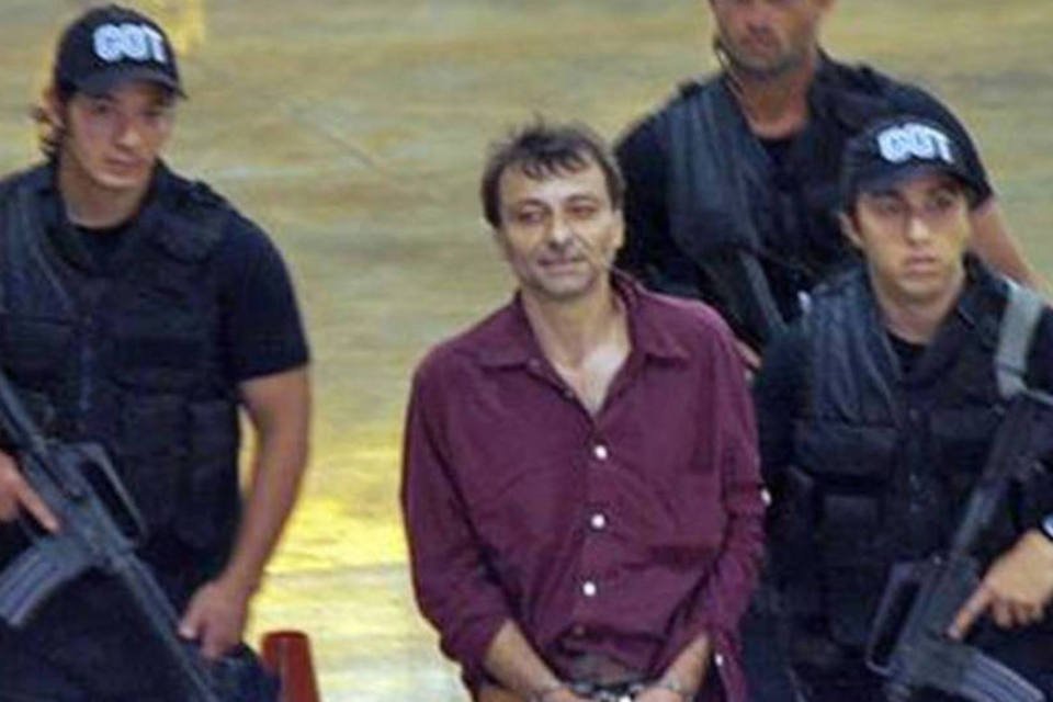 Gilmar Mendes nega pedido para soltar italiano Cesare Battisti