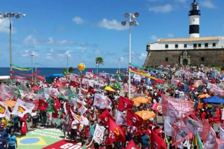 
	Manifesta&ccedil;&atilde;o contra o impeachment em Salvador: pelo menos dez estados registram protestos a favor e contra o impedimento de Dilma Rousseff.
 (Reprodução/Twitter)