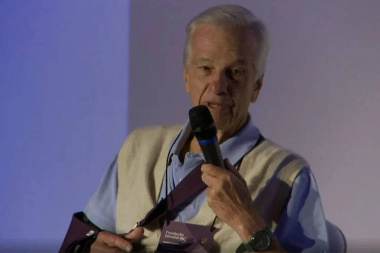 
	Lemann: &quot;ficar sonhando grande n&atilde;o adianta nada, tem que executar bem&quot;
 (Reprodução/Fundação Estudar)