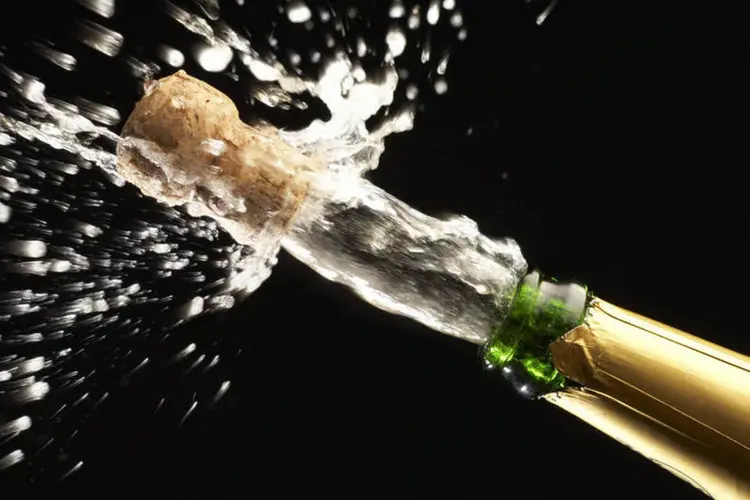 
	Champagne: A&ccedil;&otilde;es que oferecem prote&ccedil;&atilde;o contra alta do d&oacute;lar e da infla&ccedil;&atilde;o s&atilde;o as promessas para 2016
 (Thinkstock/Monkey Business Images/Stockbroker)