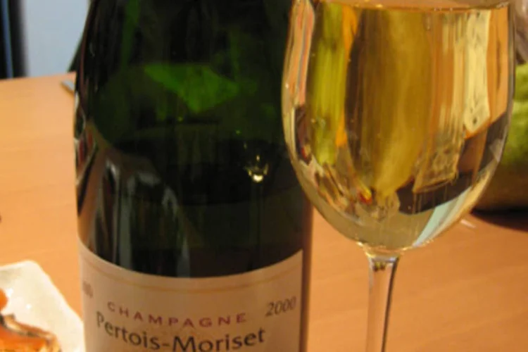 Champagne francês: produto original vem da região de Champagne-Ardenne, apesar de o nome ser usado no mundo todo (Wikimedia Commons)