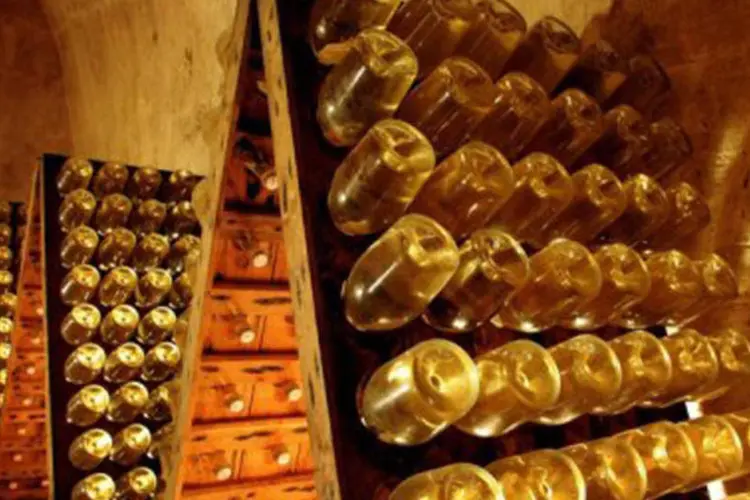 Cerca de 323 milhões de garrafas foram vendidas em 2011 por 4,4 bilhões de euros (©AFP / Alain Julien)