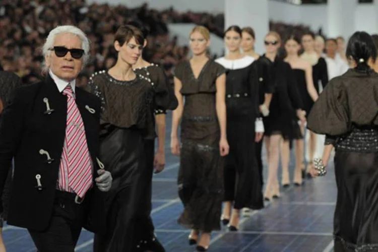 
	Desfile Chanel na Semana de Moda de Paris: o luminoso sal&atilde;o homenageava as energias renov&aacute;veis
 (Getty Images)