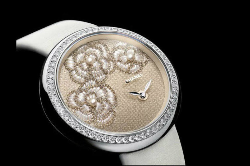 Relógio bordado é oferta da Chanel para leilão beneficente