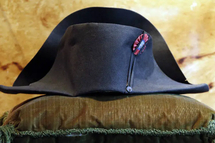 Chapéu que pertenceu a Napoleão: peça poderá atingir o valor de 2 milhões de euros (Charles Platiau/Reuters)