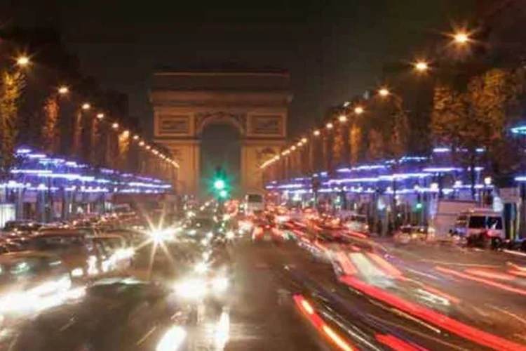 
	Vista da Champs-Elys&eacute;es, em Paris: houve tiroteio em boate perto dessa regi&atilde;o
 (Franck Prevel/Getty Images)