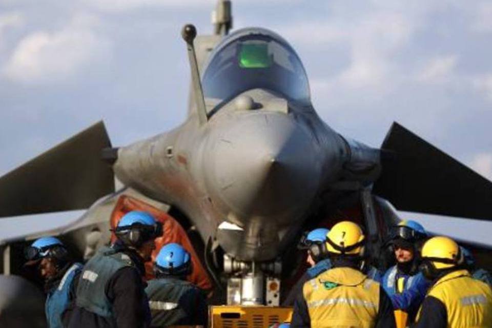 França mobiliza porta-aviões contra o EI no Iraque