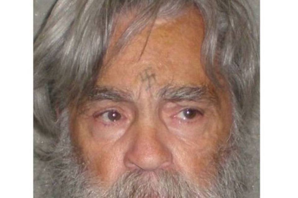 Divulgadas nos EUA fotos recentes de Charles Manson