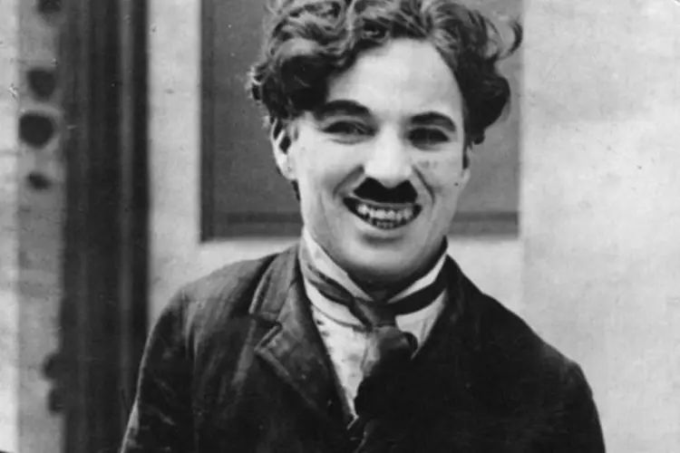 Charles Chaplin: O material só foi encontrado graças a um intenso trabalho de investigação que foi iniciado por conta do 60º aniversário de seu filme "Luzes da Ribalta" (General Photographic Agency Hulton Archive/ Getty Images)