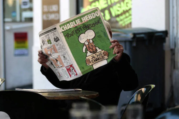 
	Charlie Hebdo: fot&oacute;grafo da AFP sofreu ferimentos ap&oacute;s disparos de arma de fogo feitos por manifestantes que faziam protestos contra a revista
 (Eric Gaillard/Reuters)