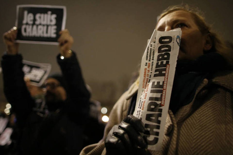 Charlie Hebdo denuncia retorno do obscurantismo 4 anos após atentado