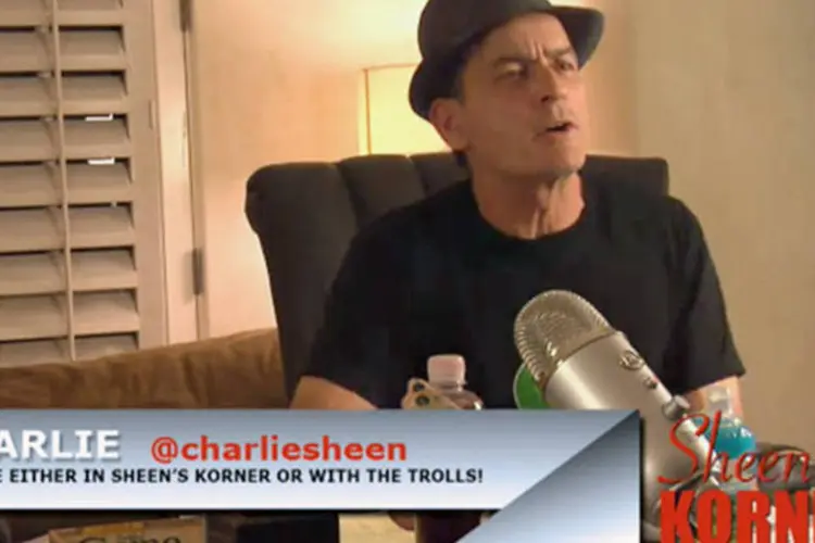 Charlie Sheen: o programa Sheen's Korner foi visto por 150 mil pessoas na estreia (Reprodução)