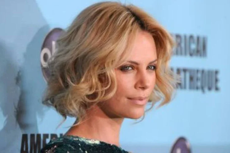 A atriz sul-africana Charlize Theron se submeteu a dieta quando gravou "Monster - Desejo Assassino" (.)