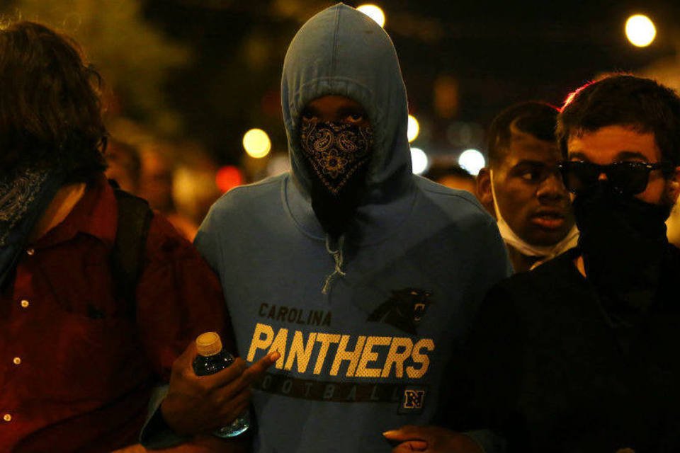 Protestos em Charlotte continuam após divulgação de vídeo