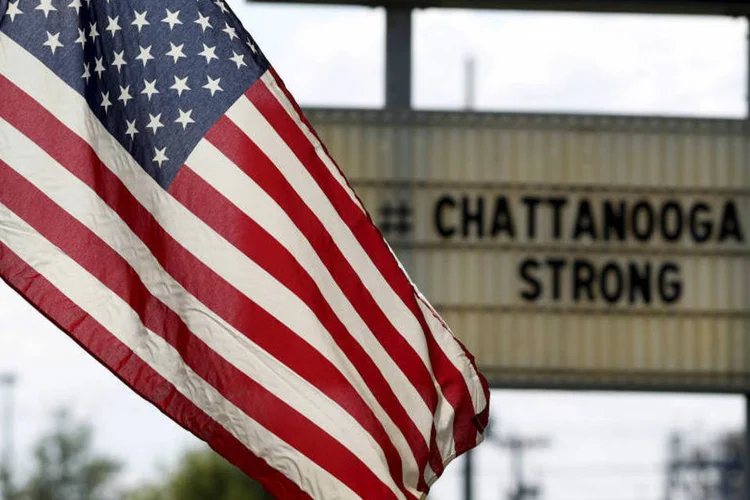 Chattanooga em luto: jovem de 24 anos, que matou cinco pessoas, sofria de depressão (Tami Chappell/Reuters)