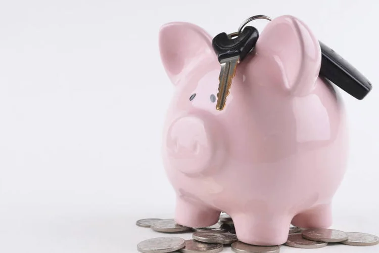 
	Banco Central divulga semanalmente a taxa m&eacute;dia cobrada por cada banco para financiar a compra do carro
 (ThinkStock/S-C-S)
