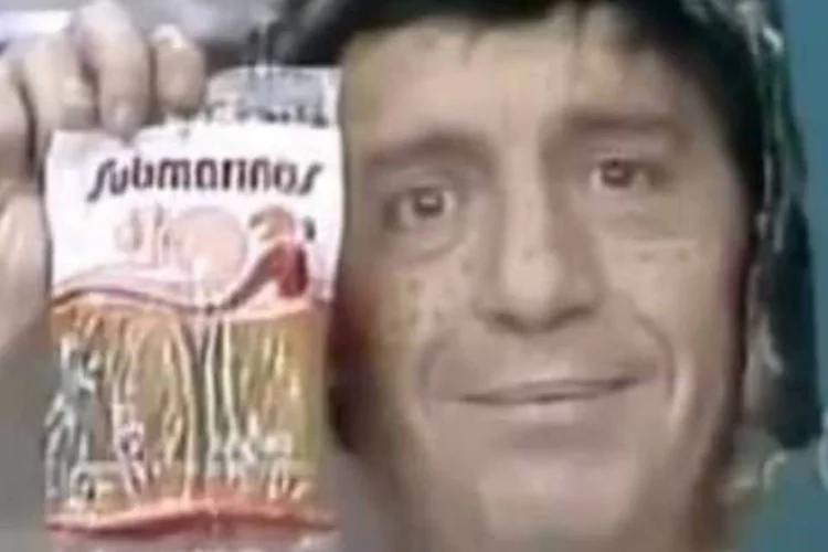 Chaves faz propaganda: seriado também faturou com merchandising (Reprodução/Youtube/Fórum Chaves)