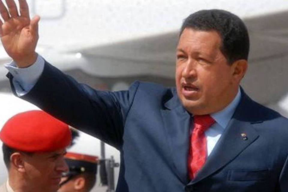 Hugo Chávez cria conta no Twitter