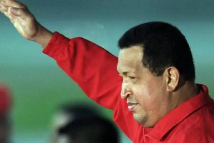 Hugo Chávez já defendeu o governo de Kadafi (AFP)