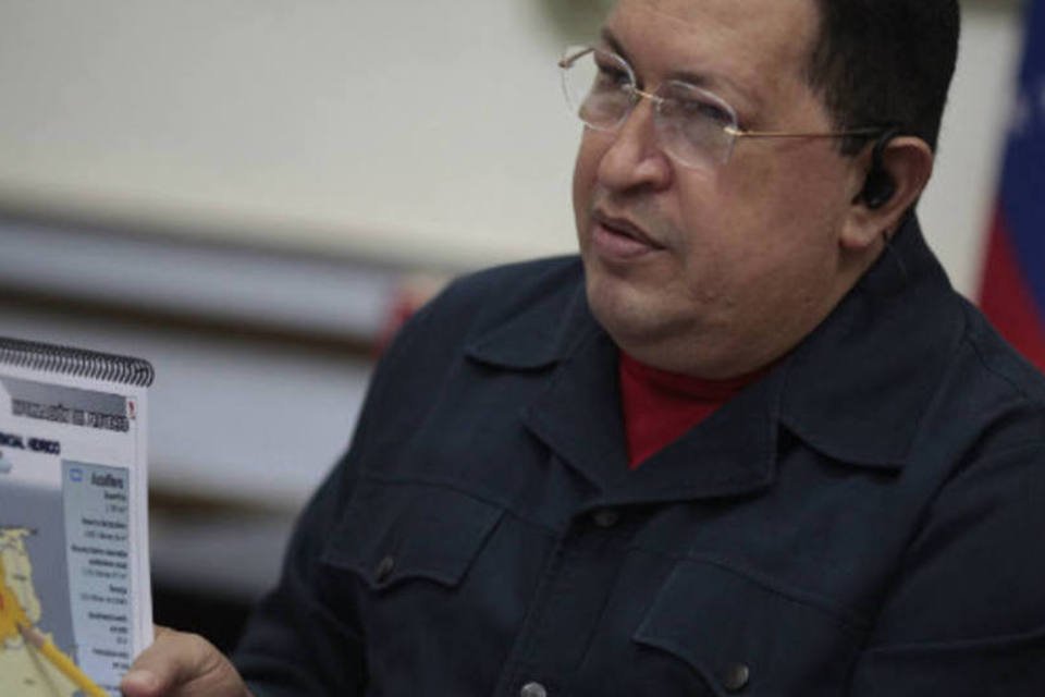 Chávez denuncia bloqueio a Cuba e "colonização" em Malvinas