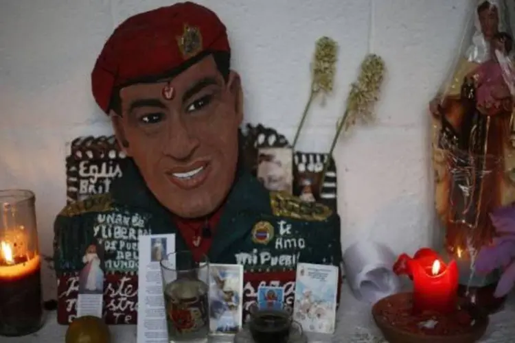 Altar improvisado para Chávez em bairro de Caracas (Reuters)
