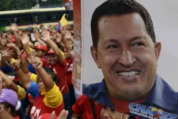 
	Os contratos de petr&oacute;leo bruto para abril avan&ccedil;aram para US$ 90,86 por barril com a morte de Ch&aacute;vez
 (AFP/ Leo Ramirez)