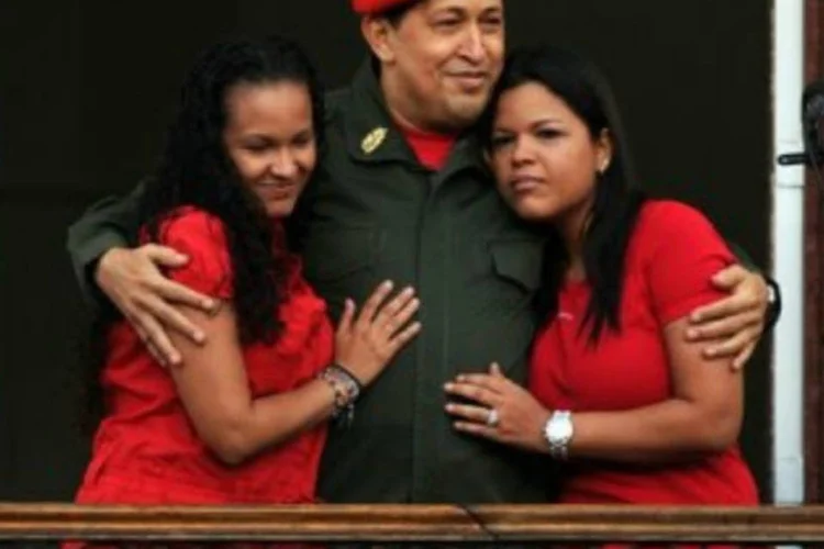 Entre as centenas de pessoas que se reuniram para receber Chávez havia uma mistura de euforia e alívio por ver o presidente de volta (Agencia Brasil / Antonio Cruz)